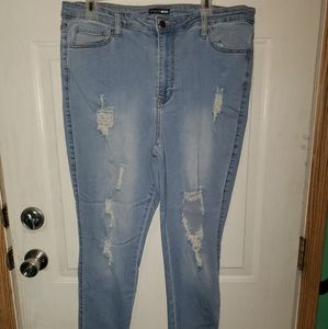 2X Fashion Nova light blue jeans